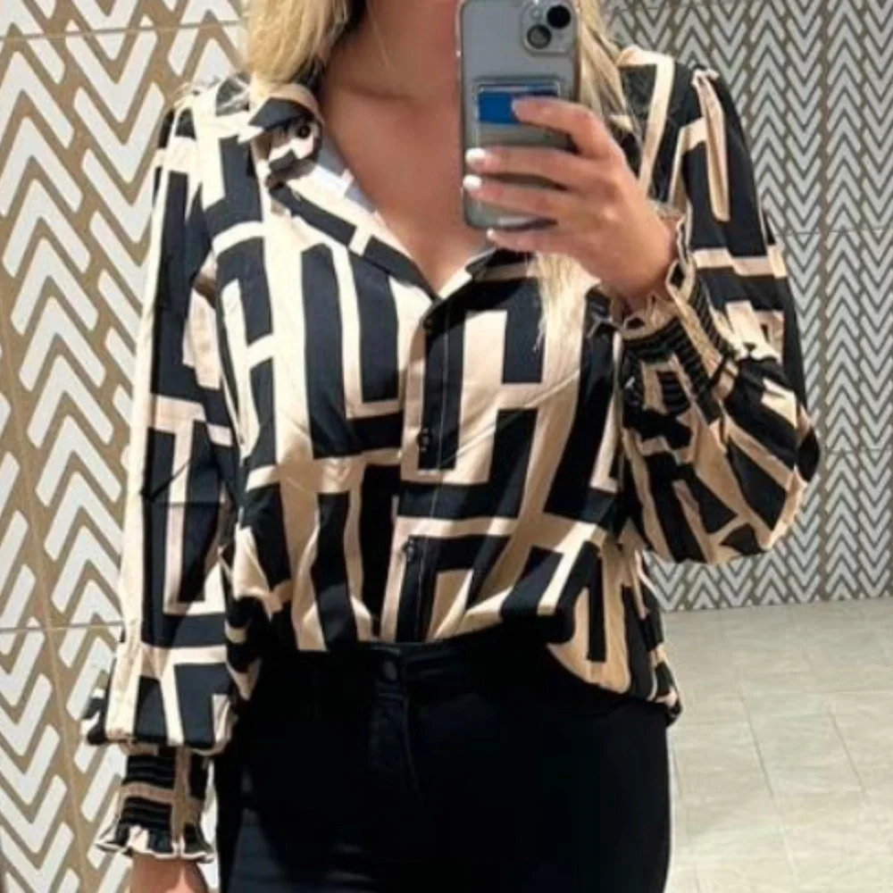 Classic Print Button Down Loose Fit Bishop Sleeve Blouse - Picture 5 of 7